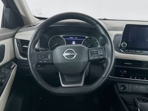 Used 2025 Nissan Rogue SV FWD image 18