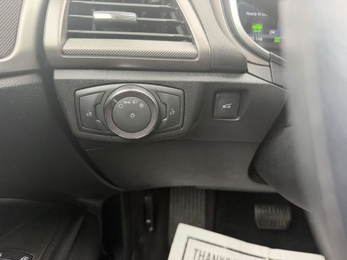 Used 2019 Ford Fusion SE FWD image 29