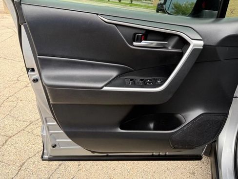 Used 2022 Toyota RAV4 XLE AWD/4WD image 19
