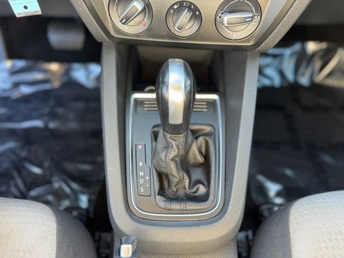 Used 2017 Volkswagen Jetta S image 18