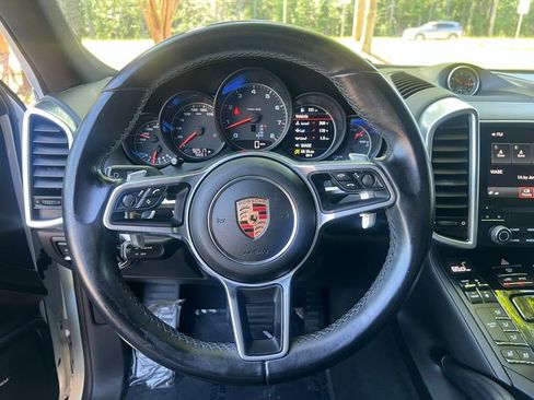 Used 2017 Porsche Cayenne AWD/4WD image 23