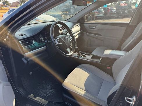Used 2017 Toyota Camry SE FWD image 10