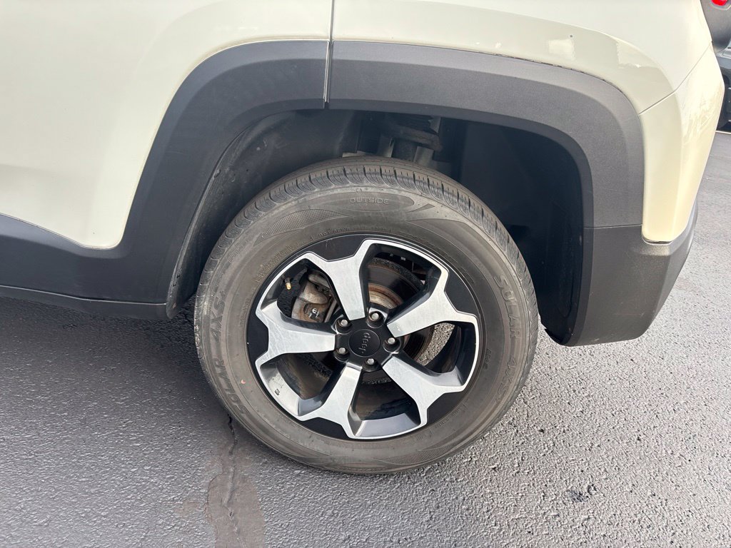 Used 2019 Jeep Renegade Trailhawk AWD/4WD image 10