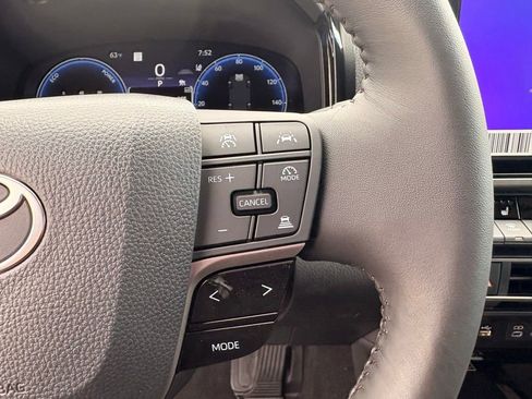 Used 2026 Toyota Camry XLE FWD image 24