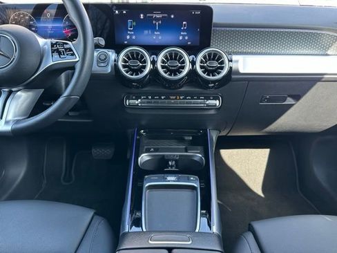 Used 2024 Mercedes-Benz GLB 250 4MATIC image 14