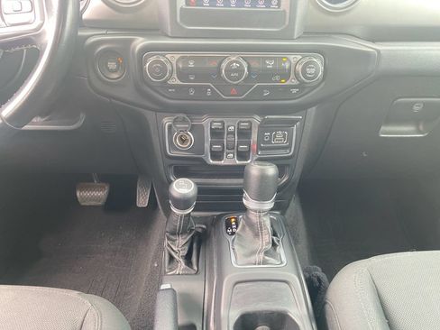 Used 2020 Jeep Wrangler Unlimited Sahara AWD/4WD image 11