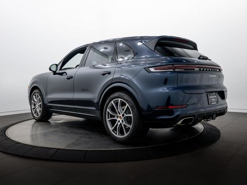 Certified 2026 Porsche Cayenne AWD/4WD image 3