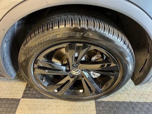 Certified 2023 Volkswagen Tiguan SE R-Line FWD image 9