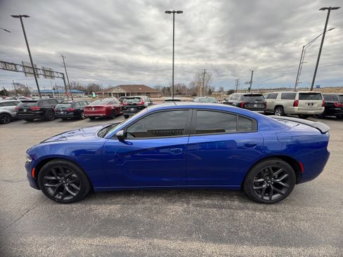 Used 2021 Dodge Charger SXT w/ Blacktop Package RWD image 3