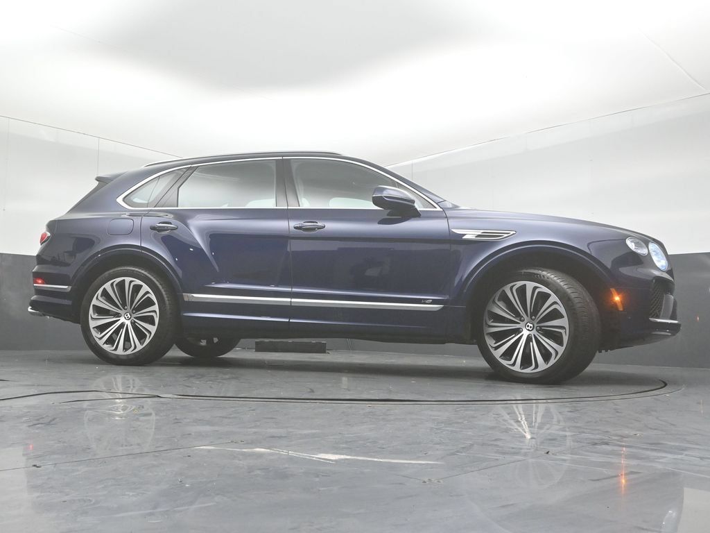 Used 2021 Bentley Bentayga AWD/4WD image 36