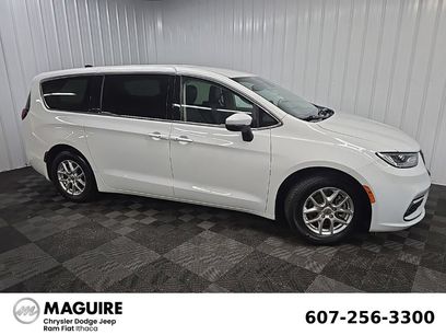 Used 2023 Chrysler Pacifica Touring-L