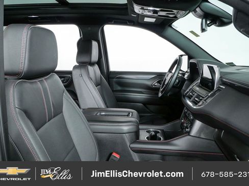 Used 2024 Chevrolet Suburban RST w/ Luxury Package RWD image 23