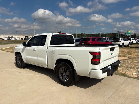 Used 2025 Nissan Frontier SV w/ SV Convenience Package image 6