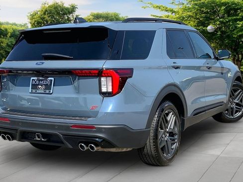 Used 2025 Ford Explorer ST AWD/4WD image 6