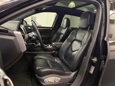 Used 2016 Porsche Cayenne GTS image 22