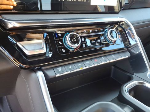 New 2026 GMC Sierra 2500 Denali w/ Denali Reserve Package AWD/4WD image 15