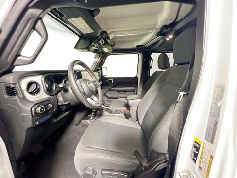 Used 2024 Jeep Wrangler Unlimited Sahara AWD/4WD image 14