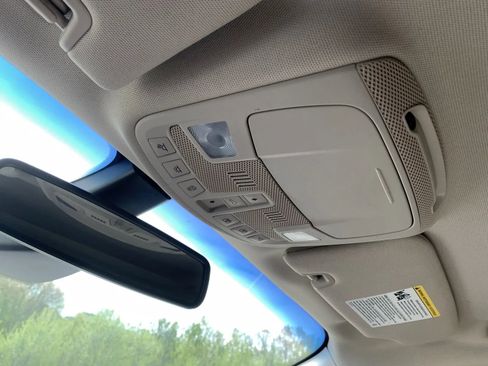 Used 2020 Lincoln Continental w/ Premium Package image 21