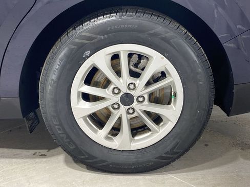 Used 2024 Kia Carnival LX image 31