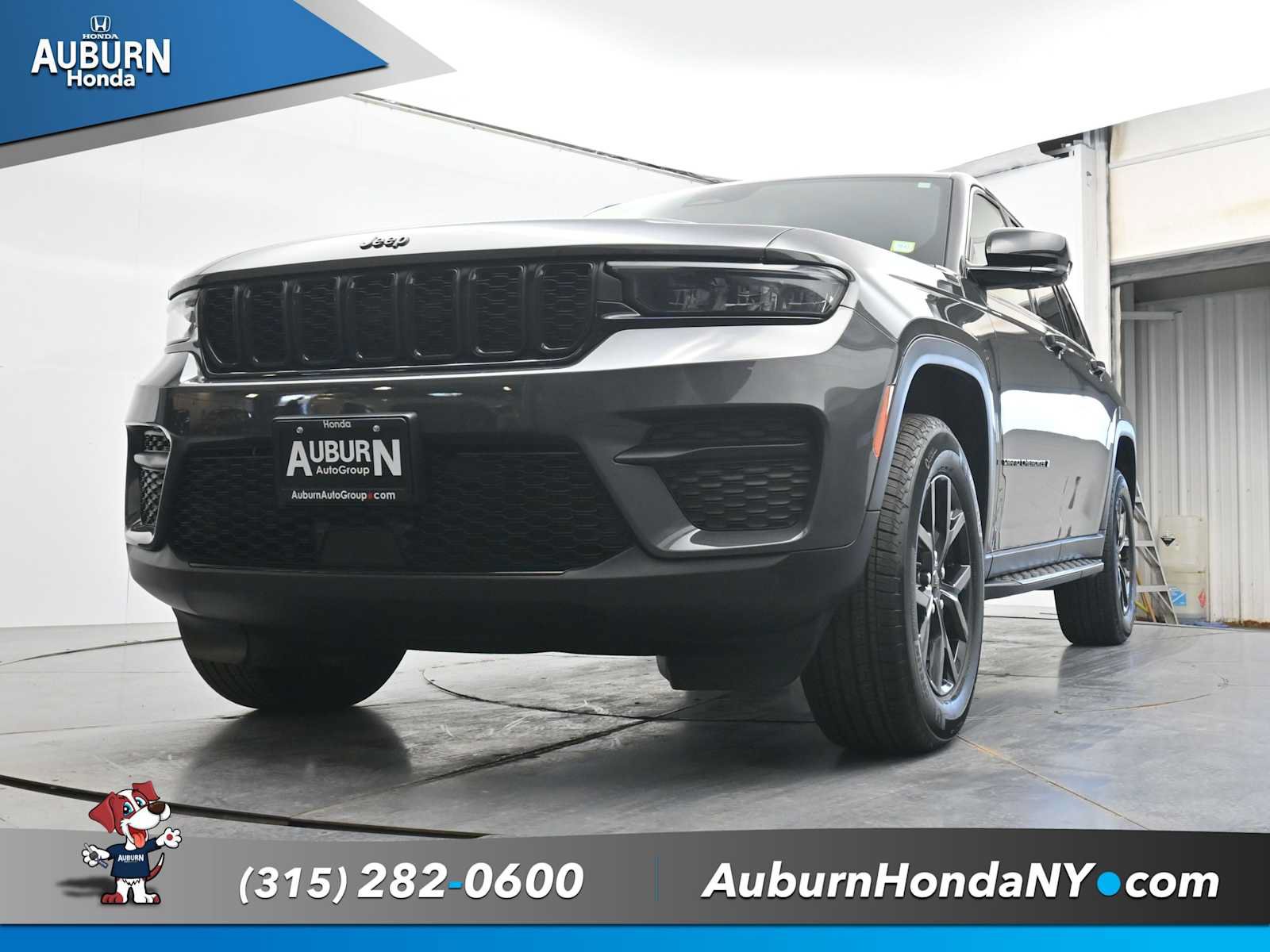 Used 2024 Jeep Grand Cherokee Altitude AWD/4WD image 20