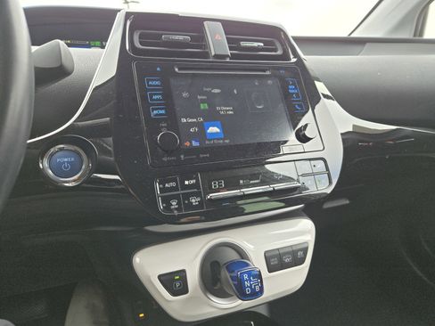 Used 2017 Toyota Prius Prime Premium image 18