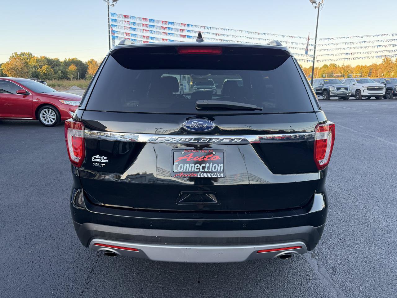 Used 2017 Ford Explorer XLT AWD/4WD image 5
