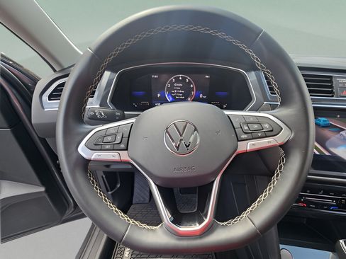 Used 2023 Volkswagen Tiguan SE w/ Panoramic Sunroof Package FWD image 26