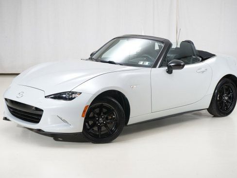 Used 2019 MAZDA MX-5 Miata Sport image 1