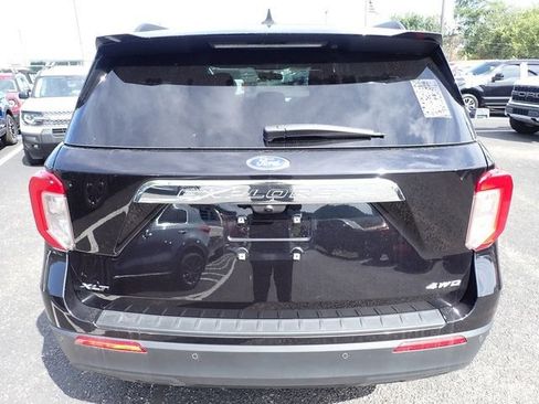 Used 2023 Ford Explorer XLT AWD/4WD image 8