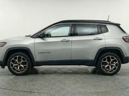 Used 2025 Jeep Compass Limited image 5