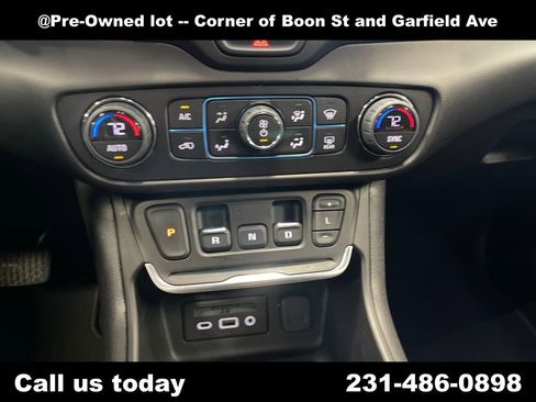 Used 2020 GMC Terrain SLE w/ Driver Convenience Package AWD/4WD image 19