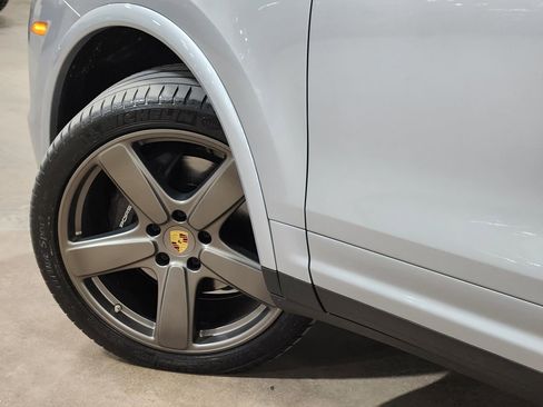 Used 2018 Porsche Cayenne image 23