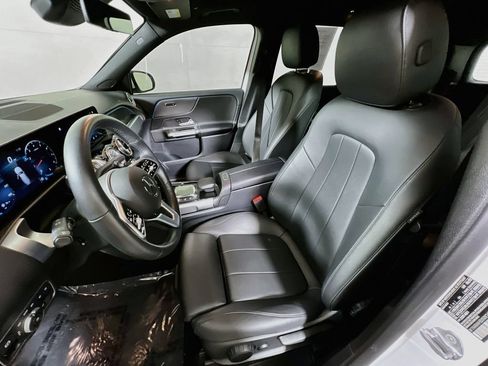 Used 2022 Mercedes-Benz GLB 250 4MATIC w/ Premium Package Lite image 19