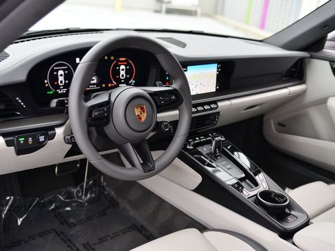 Certified 2025 Porsche 911 Carrera image 4