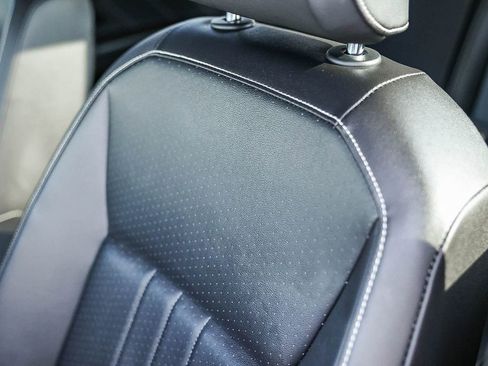 Used 2022 Volkswagen Tiguan SE image 32