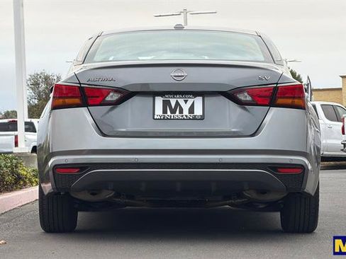 Used 2024 Nissan Altima 2.5 SV FWD image 5