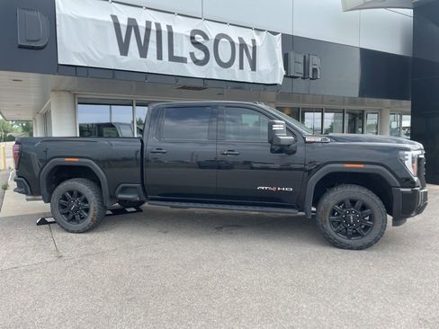 Used 2024 GMC Sierra 2500 AT4 w/ AT4 Preferred Package AWD/4WD image 2