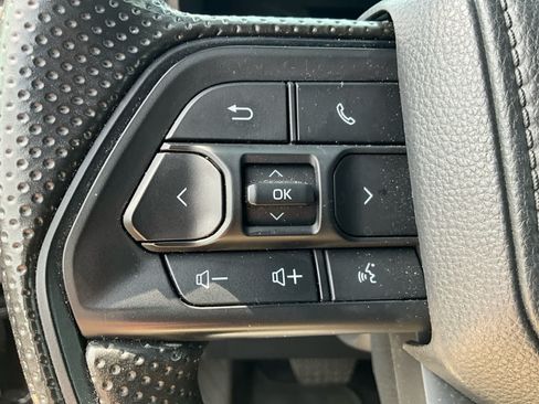 Used 2025 Toyota Tacoma SR5 AWD/4WD image 22