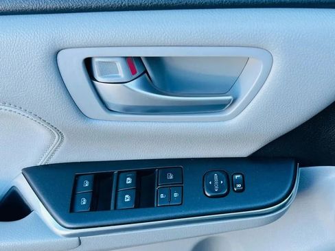 Used 2017 Toyota Camry XLE image 21