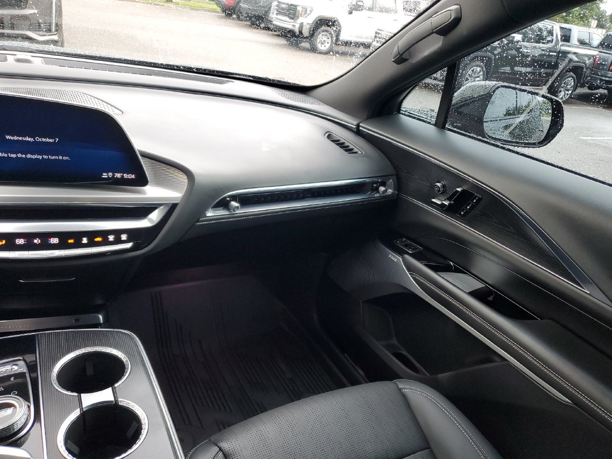 Used 2024 Cadillac Lyriq Sport w/ LPO, Floor Liner Package AWD/4WD image 15