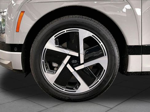 Certified 2026 Hyundai Ioniq 9 Calligraphy AWD/4WD image 10