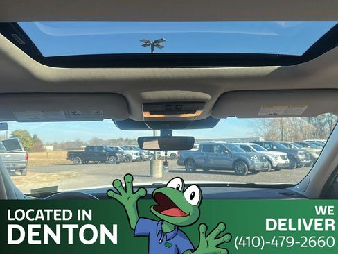 Used 2023 Nissan Pathfinder Platinum image 16