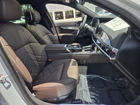 New 2026 BMW 740i xDrive AWD/4WD image 17
