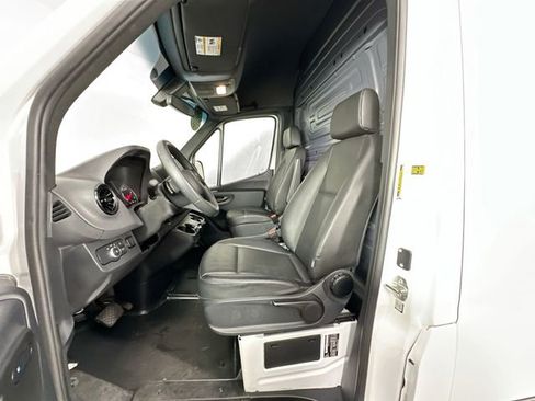 Used 2025 Mercedes-Benz Sprinter 2500 image 11