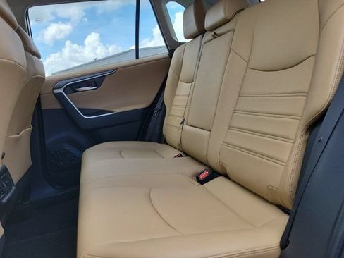 Used 2019 Toyota RAV4 Limited FWD image 20