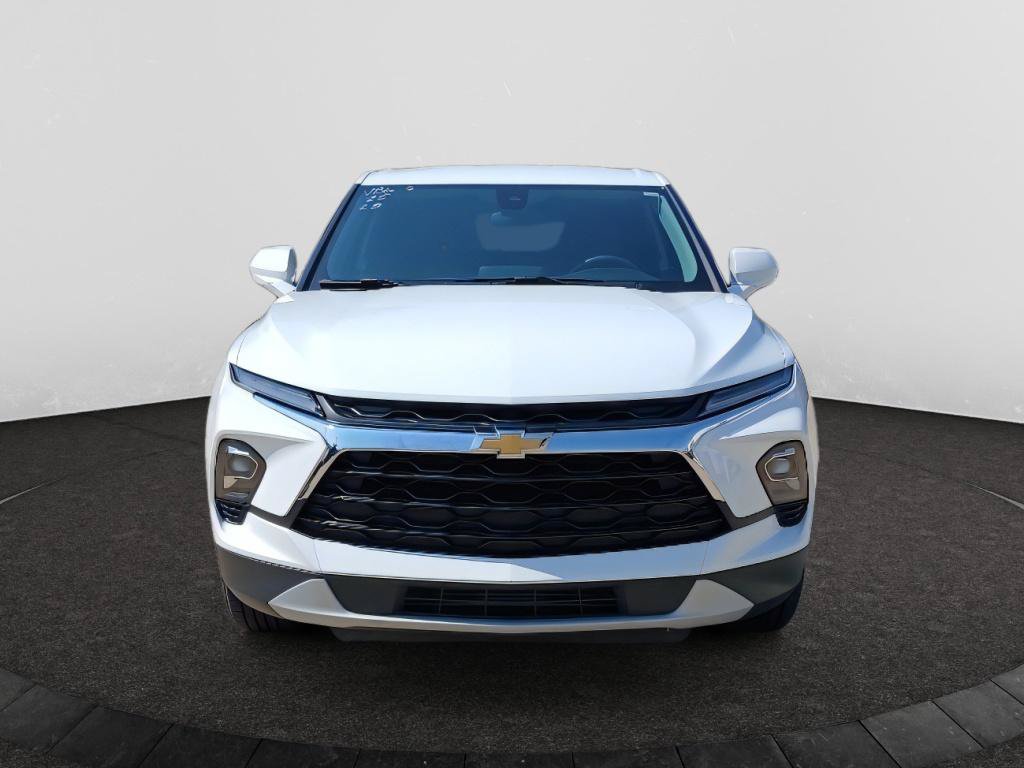 Used 2025 Chevrolet Blazer LT AWD/4WD image 2