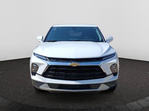 Used 2025 Chevrolet Blazer LT AWD/4WD image 2