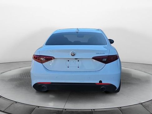 Used 2018 Alfa Romeo Giulia image 4