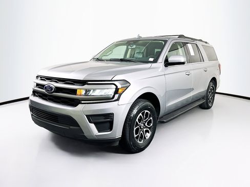 Used 2024 Ford Expedition Max XLT image 3