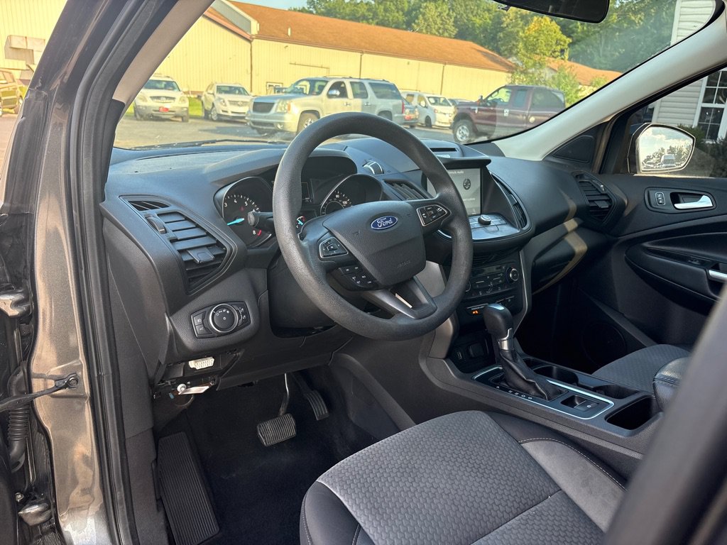 Used 2017 Ford Escape SE w/ Equipment Group 201A FWD image 13